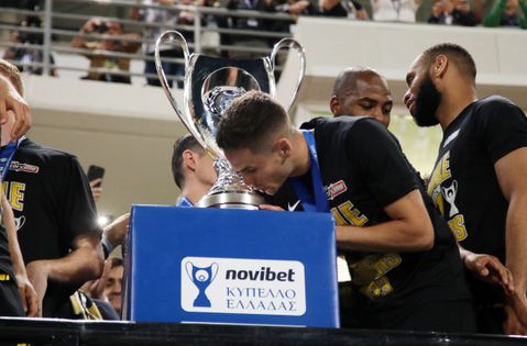 Ο άνθρωπος των Κυπέλλων: Ο Γκατσίνοβιτς σήκωσε το τέταρτο Κύπελλο της καριέρας του με τέταρτη διαφορετική ομάδα (vids)