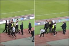 Σύρραξη και χειροδικίες στο Πανθεσσαλικό: Ήρθαν στα χέρια οι πάγκοι ΠΑΟΚ και ΑΕΚ μετά το 2-0 του Φερνάντες (vid)