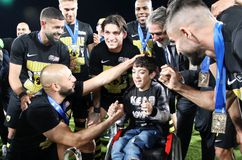 Συγκλονίζει ο μικρός Γιαννάκης: «Πήρα φανέλα και της ΑΕΚ για τον αδερφό μου, πετούσε απ' τη χαρά του»