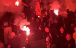 Οι οπαδοί της ΑΕΚ έκαναν τη νύχτα μέρα στις Αφίδνες