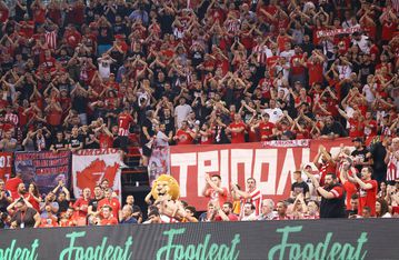 Περισσότεροι από 7000 φίλοι του Ολυμπιακού στο ΣΕΦ - Ρεκόρ προσέλευσης σε αγώνα χάντμπολ