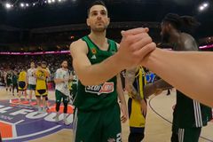 Με το... βλέμμα των διαιτητών: Τα απίθανα στιγμιότυπα του Παναθηναϊκός - Φενέρ απ' την body cam (vid)