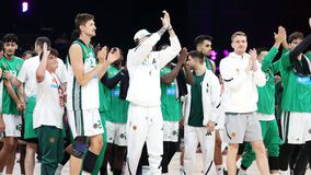 Το χειροκρότημα των οπαδών στους παίκτες του «επτάστερου»