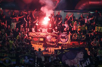 Χαμός στα σύνορα με τους οπαδούς της ΑΕΚ - Απειλεί να μην κατέβει στον ευρωπαϊκό τελικό η Ένωση!