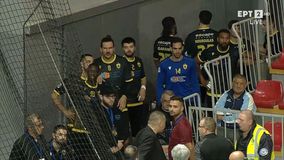Αλκαλόιντ - ΑΕΚ: Οι παίκτες της Ένωσης δεν βγαίνουν στον αγωνιστικό χώρο, εξαιτίας του χαμού με τους οπαδούς