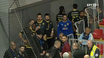 Αλκαλόιντ - ΑΕΚ: Οι παίκτες της Ένωσης δεν βγαίνουν στον αγωνιστικό χώρο, εξαιτίας του χαμού με τους οπαδούς