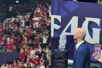 Ο Σπανούλης κοίταζε τους οπαδούς του Ολυμπιακού στο ντέρμπι αιωνίων (vid)