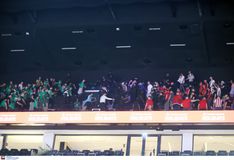 Μικρή ένταση και συνθήματα ανάμεσα σε οπαδούς Ολυμπιακού και Παναθηναϊκού (vid)