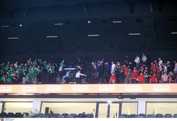 Μικρή ένταση και συνθήματα ανάμεσα σε οπαδούς Ολυμπιακού και Παναθηναϊκού (vid)