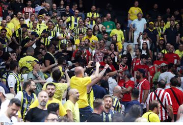 Ένταση ανάμεσα στους οπαδούς του Ολυμπιακού και της Φενέρμπαχτσε (vid+pics)