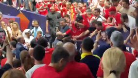 Αποθέωση για τους Αγγελόπουλους στην Etihad Arena από τους οπαδούς του Ολυμπιακού