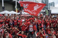 «Κόκκινο» το Λίβερπουλ, η πόλη ετοιμάζεται για τη φιέστα τίτλου! (vid)