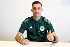 Τη φανέλα με το «τριφύλλι» έως το 2026 θα φοράει ο Κώτσιρας