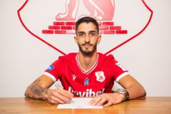 Ο Πανσερραϊκός ανακοίνωσε την απόκτηση του Καραμανώλη