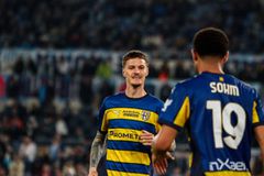 «Ο Ολυμπιακός ενδιαφέρεται για τον Ντένις Μαν, ο οποίος μπορεί να φύγει από την Πάρμα»