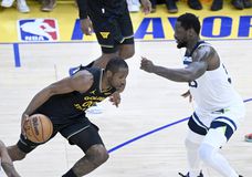 Ο Κουμίνγκα δεν βιάζεται να αποδεχτεί τις προτάσεις των Ουόριορς