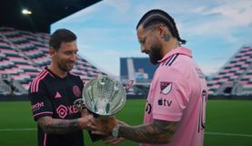 Ο Μέσι πρωταγωνιστεί στο νέο βίντεο κλιπ του Μαλούμα με τη φανέλα της Ίντερ Μαϊάμι (vid)