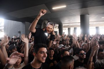 Φίλος του ΠΑΟΚ «ντύθηκε» Λουτσέσκου στην άφιξη του Ζαφείρη (pic)