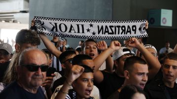 Πλήθος κόσμου στο αεροδρόμιο για τον Ζαφείρη (pic)