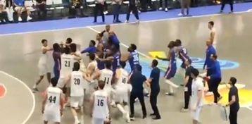 Ο Ντέιβιντ Τζόουνς Γκαρσία γρονθοκόπησε αντίπαλο και προκλήθηκε το απόλυτο χάος στο παρκέ (vid)