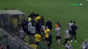 Η στιγμή που η ΑΕΚ αποχώρησε απο τον αγωνιστικό χώρο