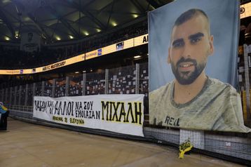 Η ΑΕΚ έχει πληροφορίες για προσβλητικά πανό για τον Μιχάλη και απευθύνθηκε σε Παναθηναϊκό και αρμόδιες αρχές