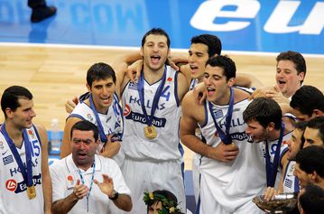Σαν σήμερα, πριν από 18 χρόνια, ήταν η μέρα που η Ελλάδα πήρε το χρυσό στο Eurobasket (vid)