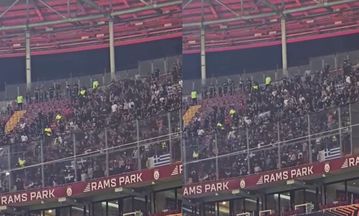 «Χιλιόμετρα κάναμε πάλι» με ελληνικές σημαίες στο γήπεδο της Γαλατά οι οπαδοί του ΠΑΟΚ (vid)