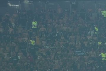 Η... ασπρόμαυρη λαοθάλασσα στο «Ali Sami Yen»