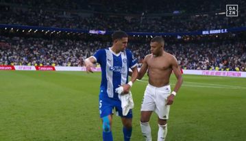 Επος: Παίκτης της Αλαβές ζήτησε τη φανέλα του Εμπαπέ και έγινε αλλαγή στο ημίχρονο