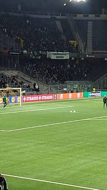 Οι οπαδοί του Παναθηναϊκού στο γήπεδο της Γιουνγκ Μπόις