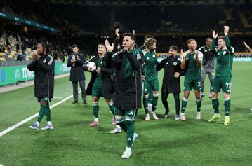 Παίκτες και κόσμος πανηγύρισαν τη μεγάλη νίκη του Παναθηναϊκού (pics & vid)