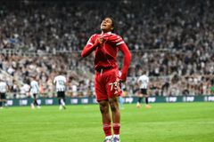 Ο 17χρονος Ενγκουμόχα υπέγραψε το πρώτο του επαγγελματικό συμβόλαιο με τη Λίβερπουλ