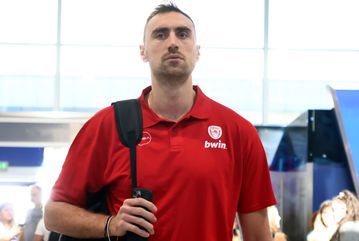 Μιλουτίνοφ για την ανανέωση του συμβολαίου του: «Υπήρχαν πολλές σκέψεις...»