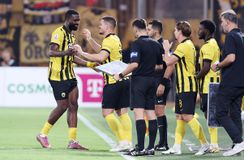 Ο Πιερό «καλύπτει» τον Γιόβιτς μέχρι ο Σέρβος να το... βρει και ο κόσμος της ΑΕΚ στηρίζει και τους δυο