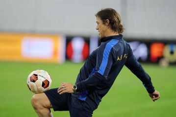 Ποδοβόλεϊ ο Αλμέιδα στο «Βελοντρόμ» - Εικόνες από την προπόνηση της ΑΕΚ στη Μασσαλία (pics & vids)