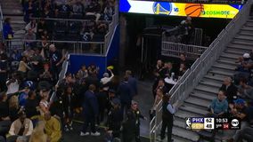 Ηλικιωμένη φίλαθλος των Ουόριορς χρειάστηκε ιατρική βοήθεια και αποχώρησε κουνώντας το κασκόλ της ομάδας