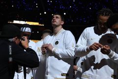 Γι αυτό είναι ο κορυφαίος: Ο Νίκολα Γιόκιτς ξεκίνησε τη σεζόν με μια μεγαλειώδη «τριπλή» παράσταση