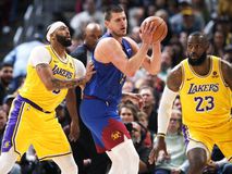 Επικό σύνθημα των φίλων των Νάγκετς για Λέικερς: «Ποιος είναι ο μπαμπάς σας;» (vid)