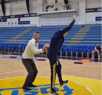 Επικός Γιασικεβίτσιους: Έπαιξε μπάσκετ με τον πρόεδρο της Φενέρμπαχτσε και αποθεώθηκε από τους παίκτες του (vid)