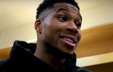 «Γλέντι» Αντετοκούνμπο: «Δεν έκλαψα, με είδατε να κλαίω;» (vid)