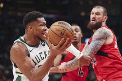 Ασταμάτητος Αντετοκούνμπο οδήγησε τους Μπακς σε νίκη επί των Ράπτορς