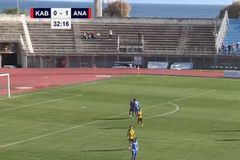 Απίθανο: Ο γκολκίπερ της Καβάλας έκανε δύο σοβαρά λάθη, του την... έπεσαν οι συμπαίκτες του και έγινε αλλαγή στο 35'!