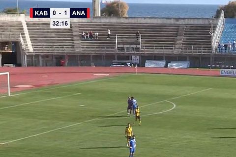 Απίθανο: Ο γκολκίπερ της Καβάλας έκανε δύο σοβαρά λάθη, του την... έπεσαν οι συμπαίκτες του και έγινε αλλαγή στο 35'!