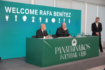 Ο Παναθηναϊκός καλοσώρισε τον Μπενίτεθ με τους τίτλους του