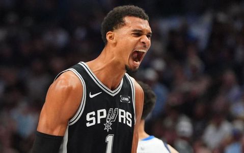 Νίκη στην παράταση για τους Σπερς με συγκλονιστικό Γουεμπανιαμά