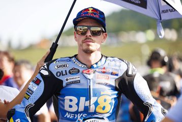 Άλεξ Μάρκεθ: «Δεν ξέρω να "πουλάω" τον εαυτό μου και γι' αυτό ο κόσμος δεν με εκτιμά»