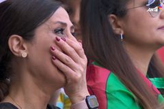 Αποδοκιμασίες στον ιρανικό ύμνο, ενώ έκλαιγαν Ιρανοί φίλαθλοι