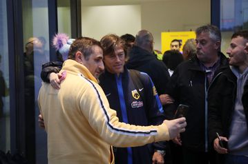 Θερμή υποδοχή της ΑΕΚ στα βροχερά Γιάννενα! (pics)