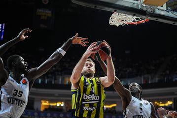 Με «λυτρωτή» Μέλι η Φενέρμπαχτσε λύγισε τη Βίρτους Μπολόνια